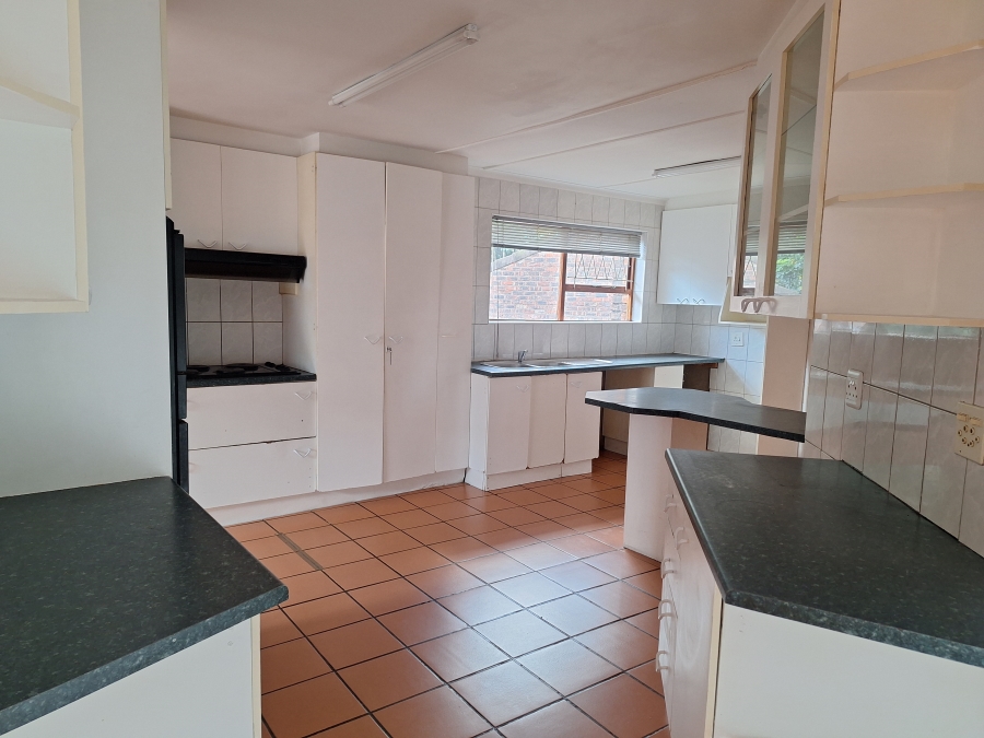 To Let 4 Bedroom Property for Rent in Strelitzia Park Eastern Cape